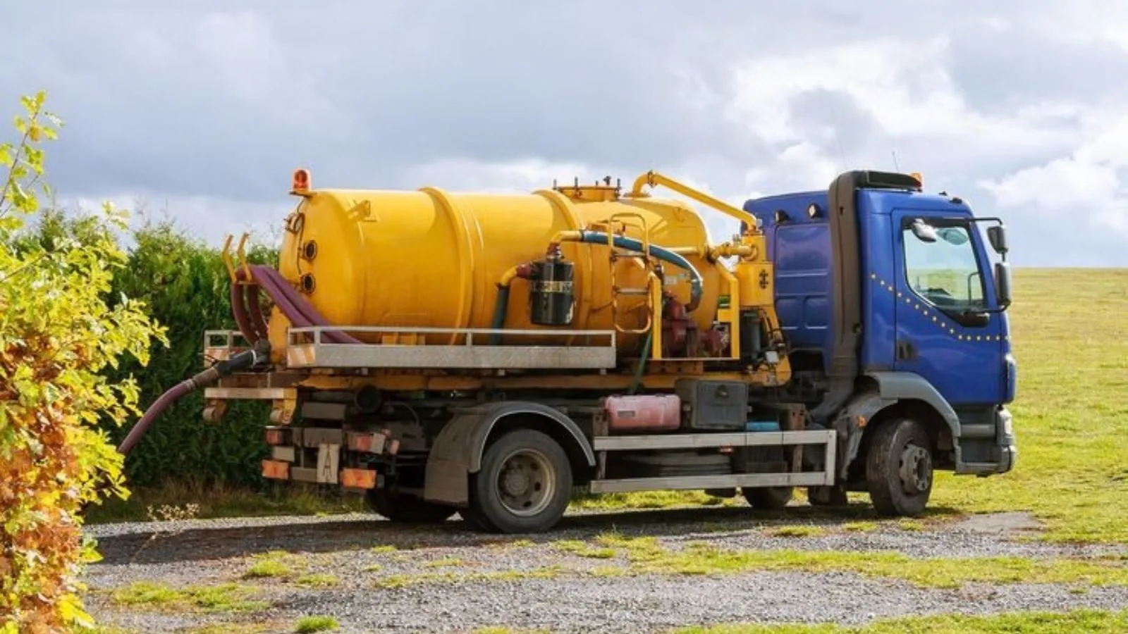 Septic tank pumping service truck
